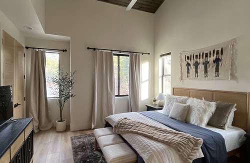 Torreon Cabin | Luxury Group Lodge! Indoor slide + climbing wall, theater, sauna, 4 King suites!