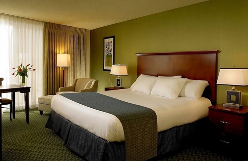 Laughlin Hotel | Luxury Guest Room | Aquarius Casino Resort | On the Colorado River