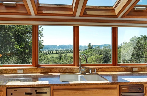 Geyserville House | Luxury Home in Healdsburg with a Private Pool plus complimentary wine tastings.