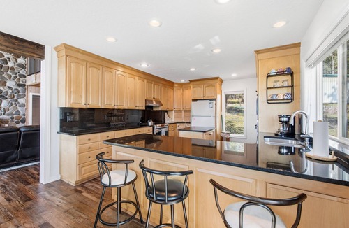 Worley House | Luxury Lakefront Home w/Dock & Beach – Sleeps 12