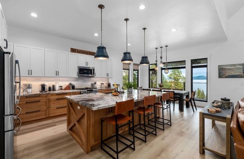 Lakeside House | Luxury Lakeside Retreat w/Panoramic Flathead View