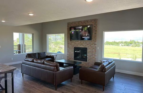 Panguitch House | Luxury Large Farm Home @ Stoney Farms -NO CHOREs