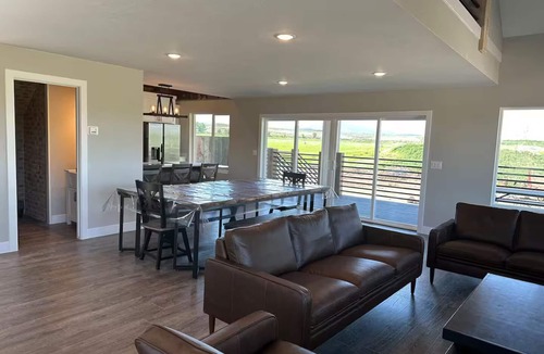 Panguitch House | Luxury Large Farm Home @ Stoney Farms -NO CHOREs