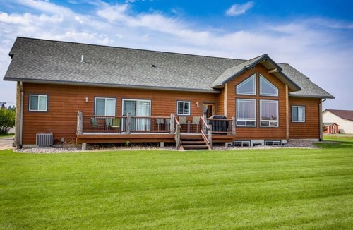 Columbia Falls House | Luxury Lodge w/Grand Mountain Views;10-15 Miles to Whitefish & Glacier Nat Park