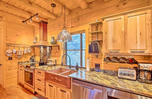 Summerhaven Cabin | Luxury Mountain Cabin w/Furnished Deck + Views!