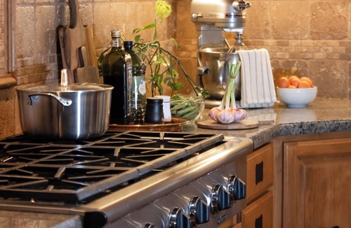 Visalia Other | Luxury Orchard Estate Retreat – Private Wings Fast Wi-Fi Convenient Location