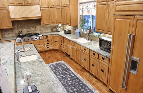 Visalia Other | Luxury Orchard Estate Retreat – Private Wings Fast Wi-Fi Convenient Location