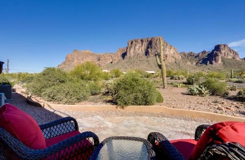 Apache Junction House | Luxury Outdoor Oasis! Superstition Mtns Retreat