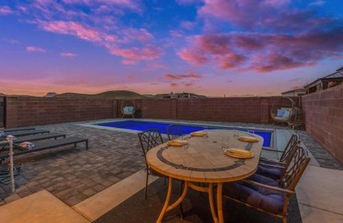 Hurricane House | Luxury Poolside Retreats Near Zion l Private Pools