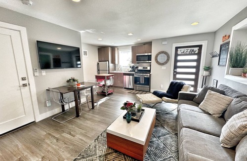 Sabin Apartment | Luxury Private Apartment - Kitchen, Washer & Dryer, Sleeps 4, Prime Location!