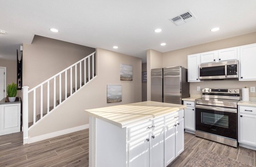 Sheely Farms House | Luxury Remodel in Phoenix ~ EV Charger, Putting Green, Family & Pet-Friendly