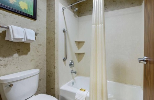 Bryce Canyon Hotel | Luxury Retreat in Nature's Embrace! Outdoor Pool, Free Parking, Free Breakfast!