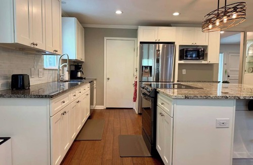 Beaufort House | Luxury Retreat | Chef’s Kitchen & Spa Bath