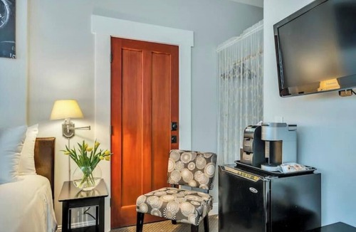 Calistoga House | Luxury Retreat with 5 King Suites Near Napa Valley Wineries & Downtown Calistoga