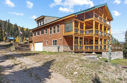 Red River House | "Luxury Riverfront Cabin "Moe's Riverside Lodge" Pool Table-AC-On the River-Pet Friendly
