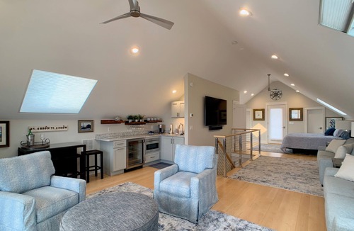 Easton's Point House | Luxury Sea Lodge with Ocean Views - Walk to Easton's Beach