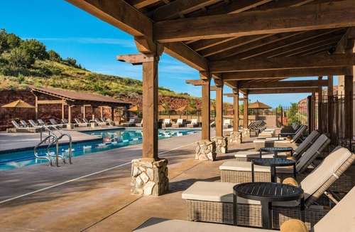 West Sedona Villa | Luxury Townhome - Exclusive guest access to a members-only golf club, pool, and resort amenities!