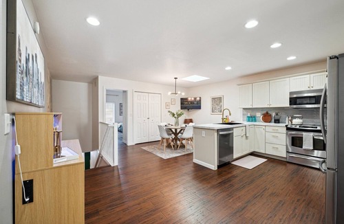 Downtown Toledo House | Luxury Townhome-Walk everywhere in Downtown Toledo! 2brs, 2.5baths. Garage!