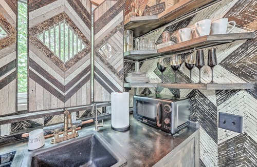 Wadmalaw Island Apartment | Luxury Treehouse. Pets ok,