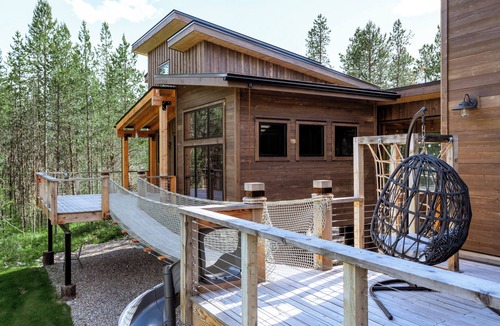 West Glacier Cabin | Luxury treehouse near Glacier National Park.