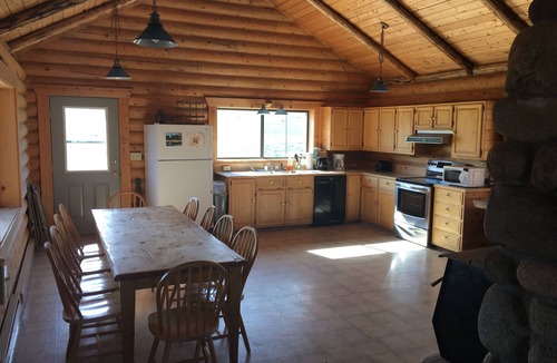Cameron House | Madison River Retreat 30 Min to Yellowstone & Minutes to Madison River Fishing