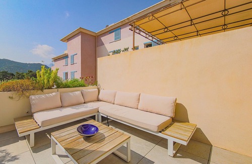 L'Ile-Rousse Apartment | Magnificent T3 with all comforts, very large terrace 10 minutes walk from the beach