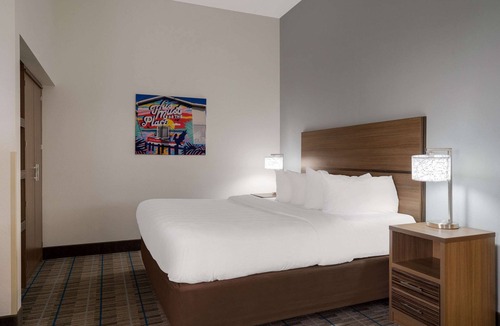 Wilmington Hotel | MainStay Suites Wilmington - University Area