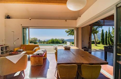 Monacia-d'Aullene House | Maison Aux Vents