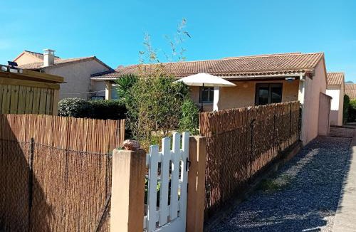 Cervione House | Maison bord de mer a Cervione dans résidence Torra Mare à 20221 Prunete avec piscine collective copropriétaires et matériels de ventilateur dans toutes les pièces
