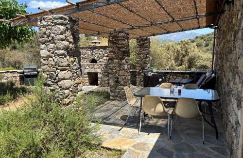 Moltifao House | Maison en pierre corse avec vue entre mer et montagne