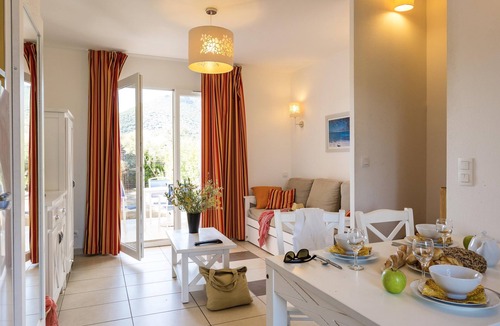 Lozari House | Maisonnette Près de la Plage | Piscine + Parking!