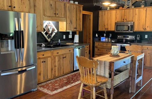 Saint Francis House | Maker’s Mark Walkable Stay, Wagon Wheel Barndominium