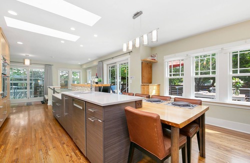Martinez Park House | Maple Courtyard | Old Town w/King Suite & Piano