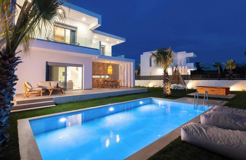 Petaloudes Villa | Martini Villas- Sofia in Kremasti