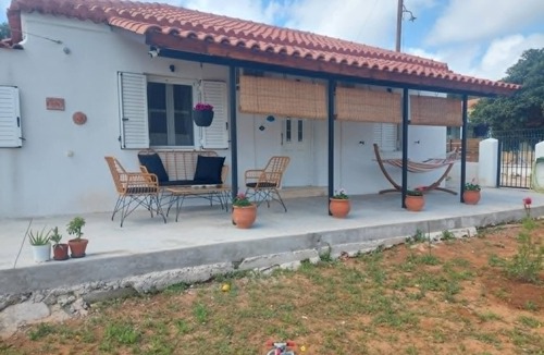 Methoni Apartment | Marvelous 2-bedroom apartment with AC in quaint Methoni