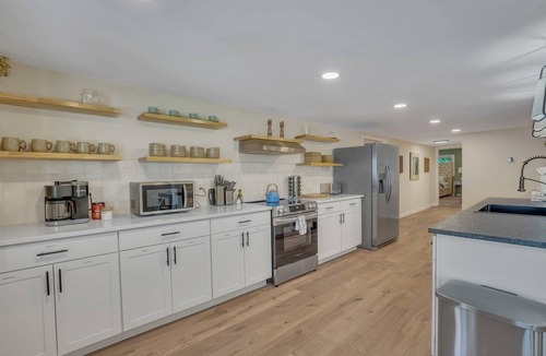 Manning House | Marvelous Manning: 4-Bdr + Studio + Gameroom