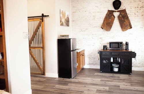 Salina Apartment | Marvelous western themed studio with AC in charming Salina.