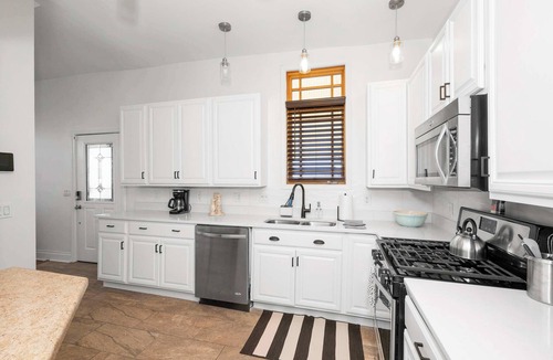 East Price Hill House | Maryland’s Incline Dist By Blackhouse – Chic 2 BDR