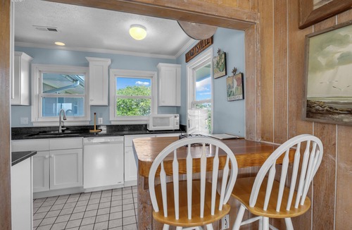 South End House | Mason Cottage. A 5 bedroom, Classic, Ocean Front Beach House