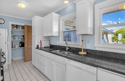 South End House | Mason Cottage. A 5 bedroom, Classic, Ocean Front Beach House