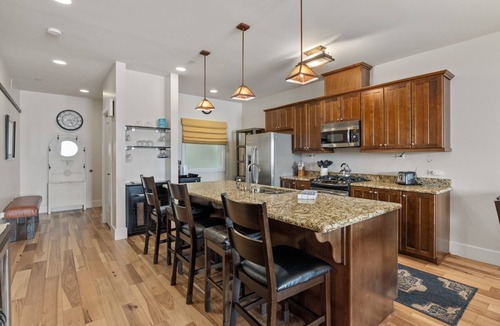 Sandpoint Condo | Master Suite w/Lake Views - Seasons at Sandpoint