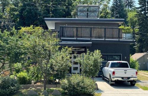 Sandpoint Villa | Mayor's Lake and Ski Suite