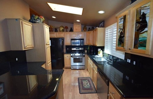 Peter Pan House | Meadow Retreat- Log Style Cabin W/Spa-Pets OK