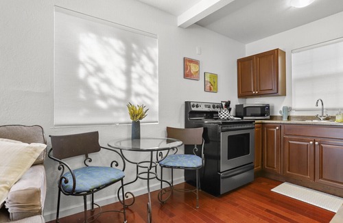 South Medlock Place Cottage | MEDLOCK PLACE GUESTHOUSE