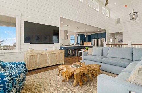 Hatteras House | MerSea Oceanfront + Pets Stay Free!