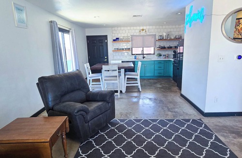 Downtown Phoenix House | Metro Inn - Warehouse District