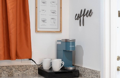 Fashion Square Condo | Mid-Century Condo w/Pool; Walk to Old Town; Mall