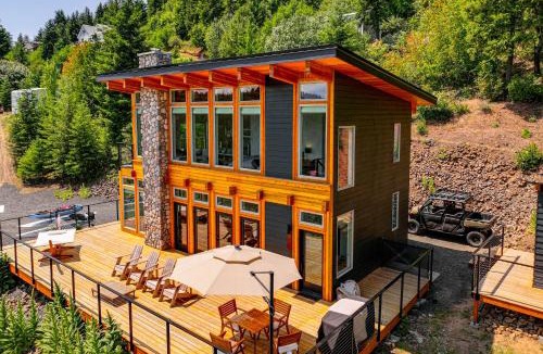 Worley House | Mid-Century Escape: Lake Views, Steps to Cave Bay!