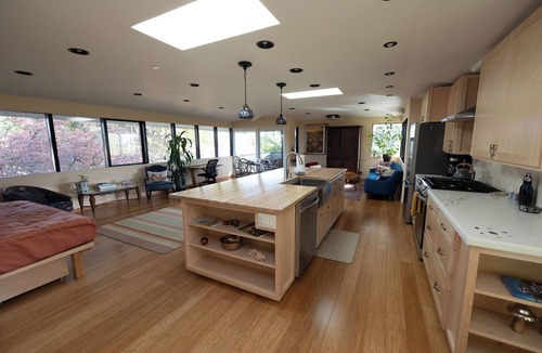 College Hill House | Mid-Century Modern, Custom Craftsmen 2-bedroom in Eugene - AC, Wi-Fi, & laundry