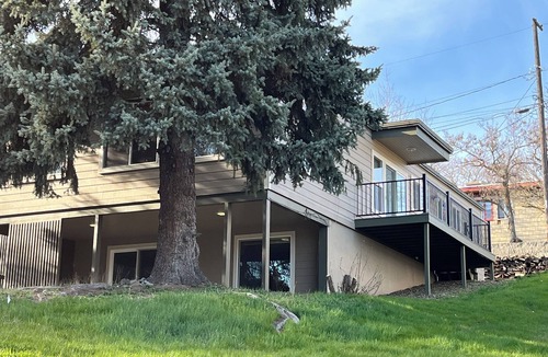Moscow House | Mid-Century Modern Gem - 3BR/2BA Family Friendly Home w Modern Amenities